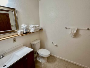 Hackberry Cabin 9 Bathroom