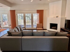 Live Oak Living Room (2)