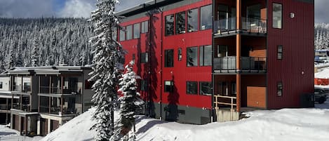 Winterfjord Lodge is a Brand New, Luxurious Duplex Located on The Ridge