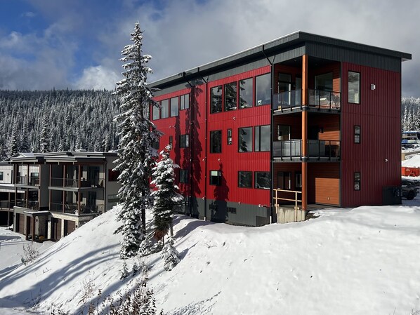 Winterfjord Lodge is a Brand New, Luxurious Duplex Located on The Ridge