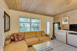 Studio Interior | Free WiFi | Central A/C | Ceiling Fans