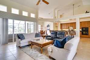 Living Room | Smart TV | Free WiFi | Central A/C & Heating