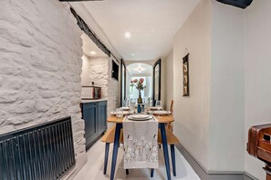 Elephant Cottage Dining Area - StayCotswold