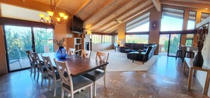 Magnificent Vaulted Great Room 