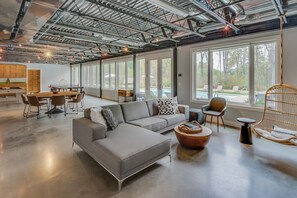 Game Room for the big kids with pool table, ping pong table, poker/game table, swings and TV. Opens up to the beautiful backyard! 