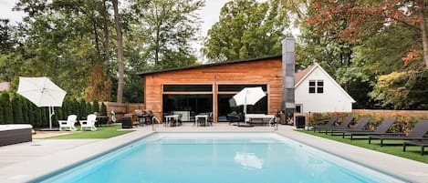 Backyard Oasis with Heated Swimming Pool (open May 1- October 31)